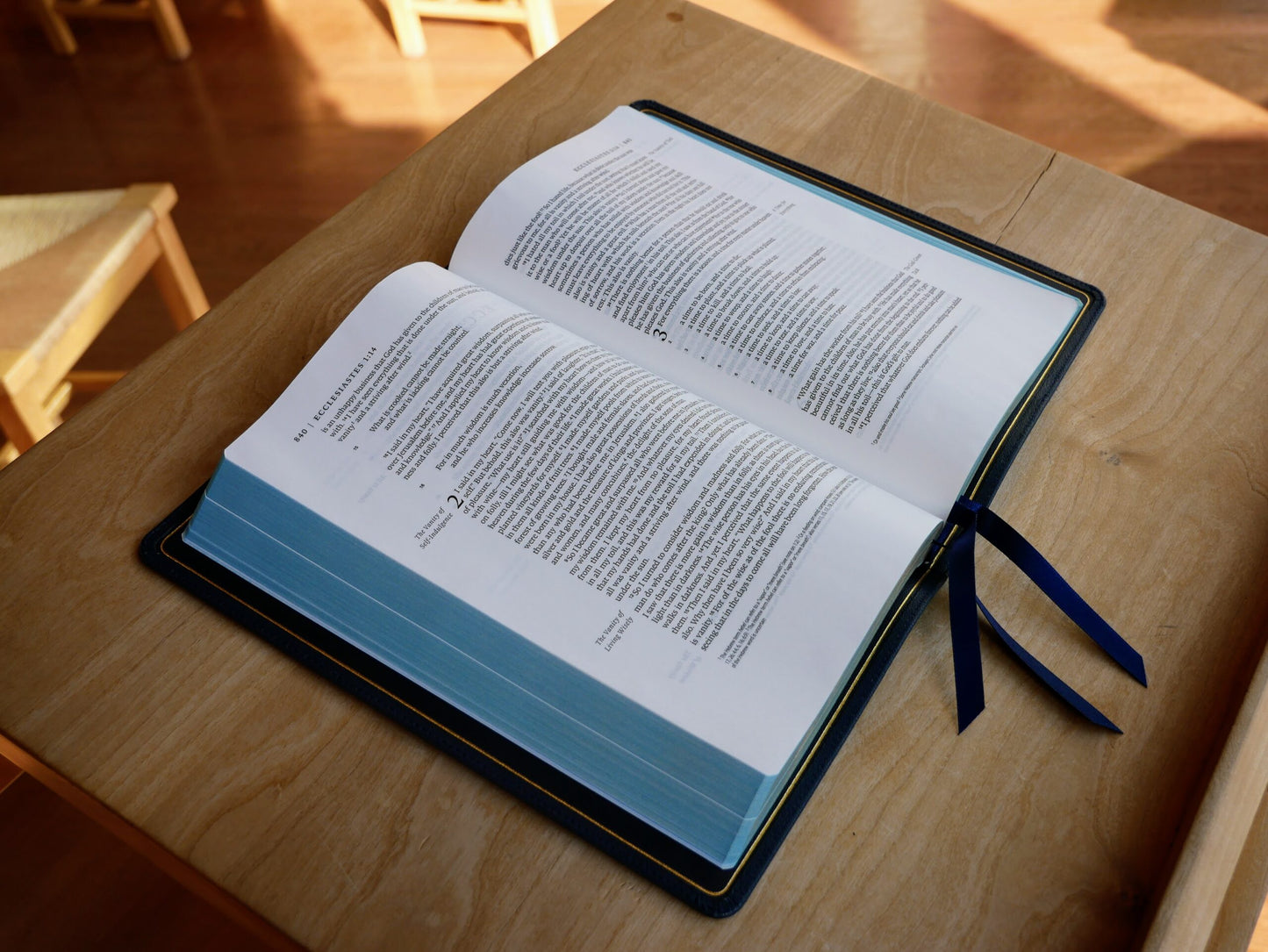 Crossway ESV Heirloom Legacy Bible Exclusive Edition (Goatskin, Navy Blue)